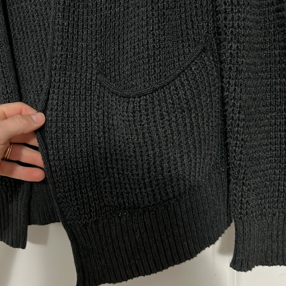 Universal Threads sweater - Picture 3 of 5